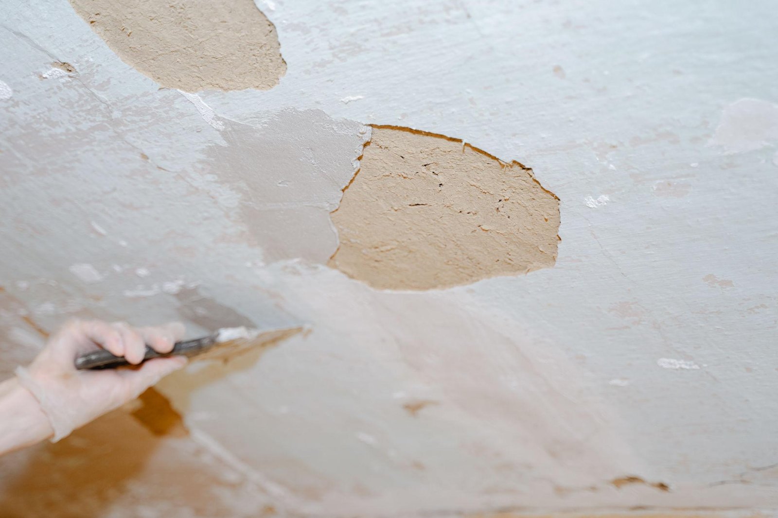 ceiling plaster peeling repair plaster